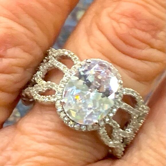 Beautiful oval open work band ring . Size 8 rhodium plated silver . Beautiful CZ - Picture 1 of 5